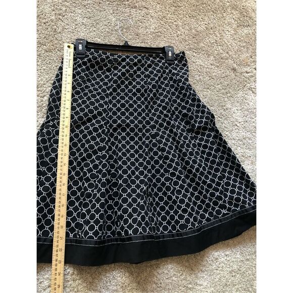 RB Collection New York Women’s Black With White Circle Design Skirt Size 6 - Picture 4 of 6